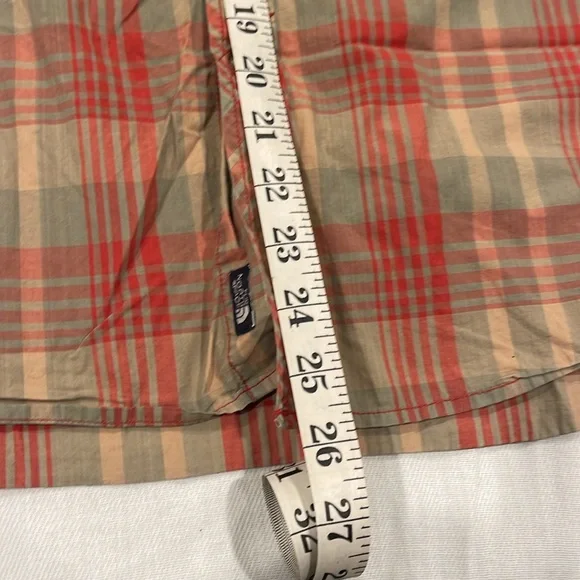 B0321 The North Face Mens plaid Shirt SZ medium
Preppy quiet luxury - Picture 6 of 9